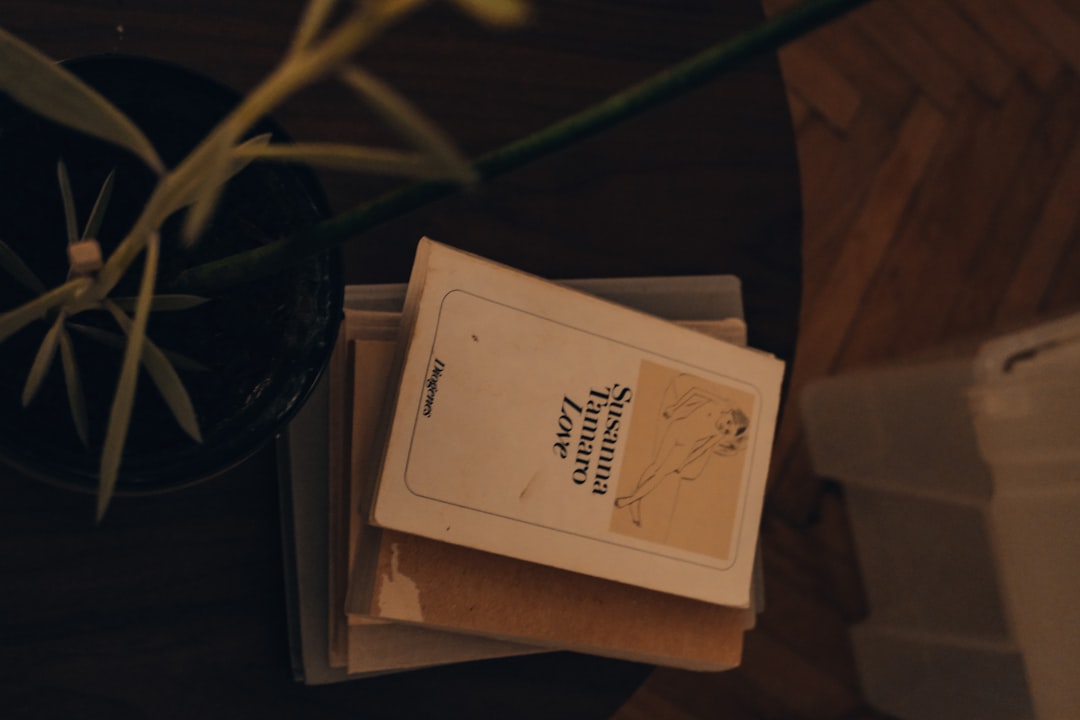 Book lover. If you like my work and would like to support me, you can buy me a coffee: buymeacoffee.com/rwvpv9qt750 .